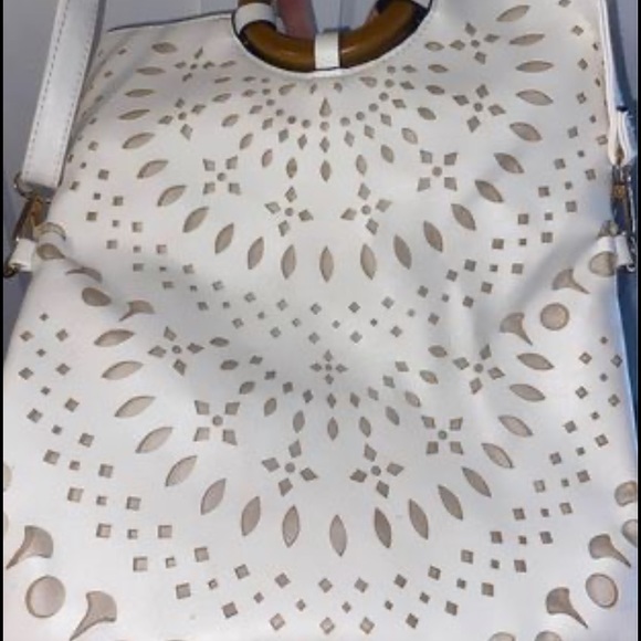 White patterned purse - Picture 4 of 4